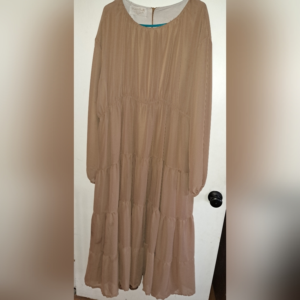 Elegant Maxi Dress - Picture 2 of 2
